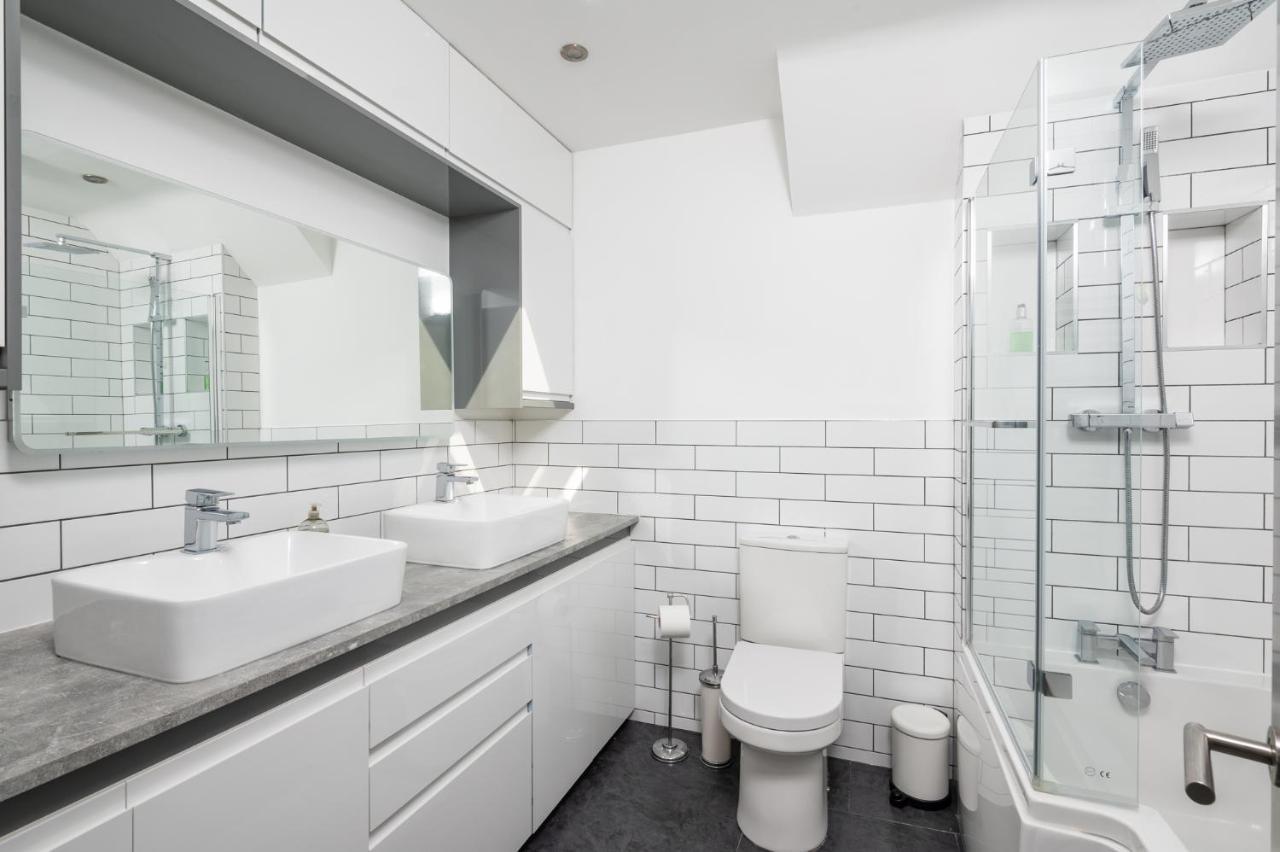 Modern Duplex Apt With 75 Inch Tv I Pass The Keys York Extérieur photo
