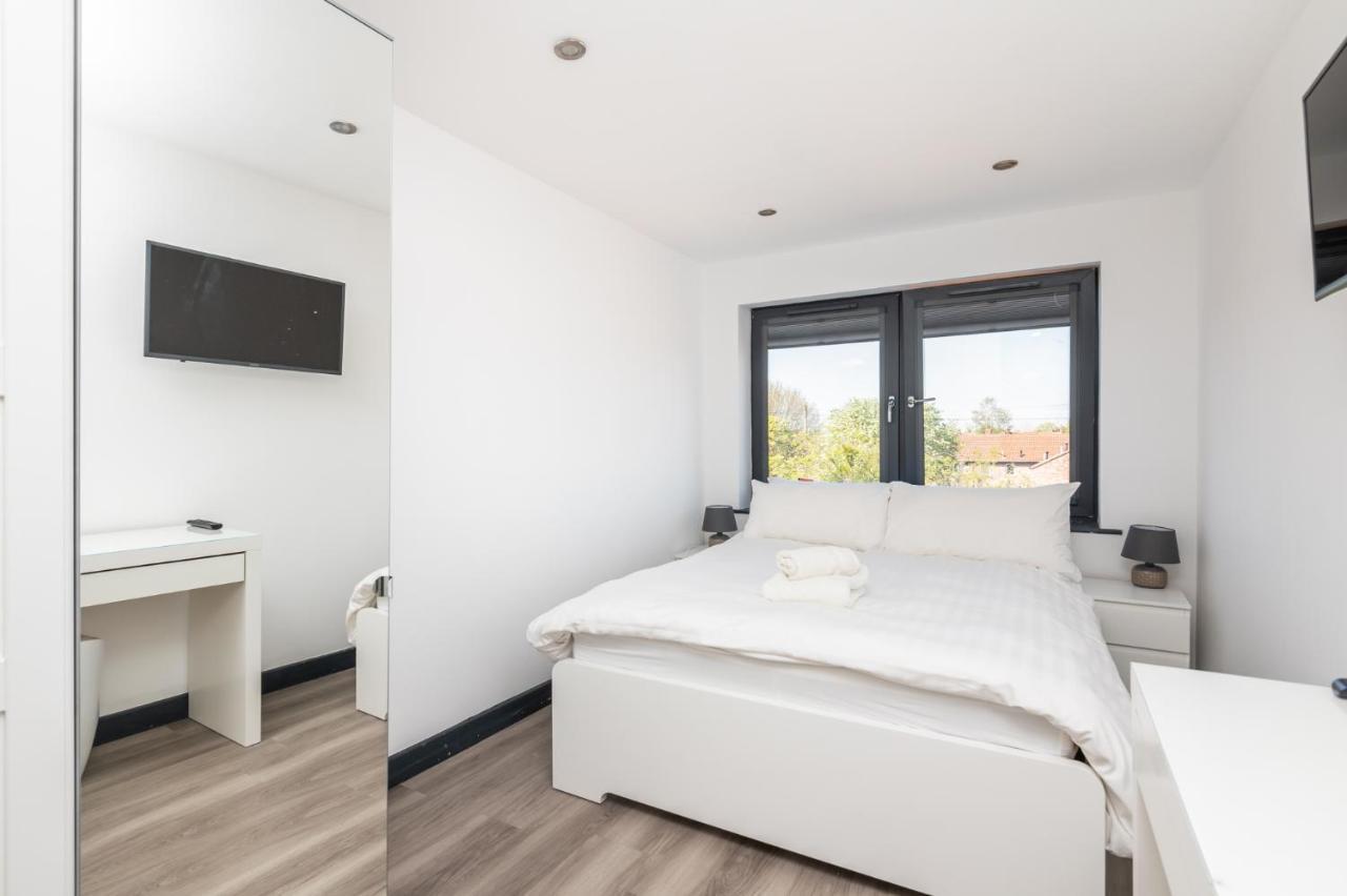 Modern Duplex Apt With 75 Inch Tv I Pass The Keys York Extérieur photo