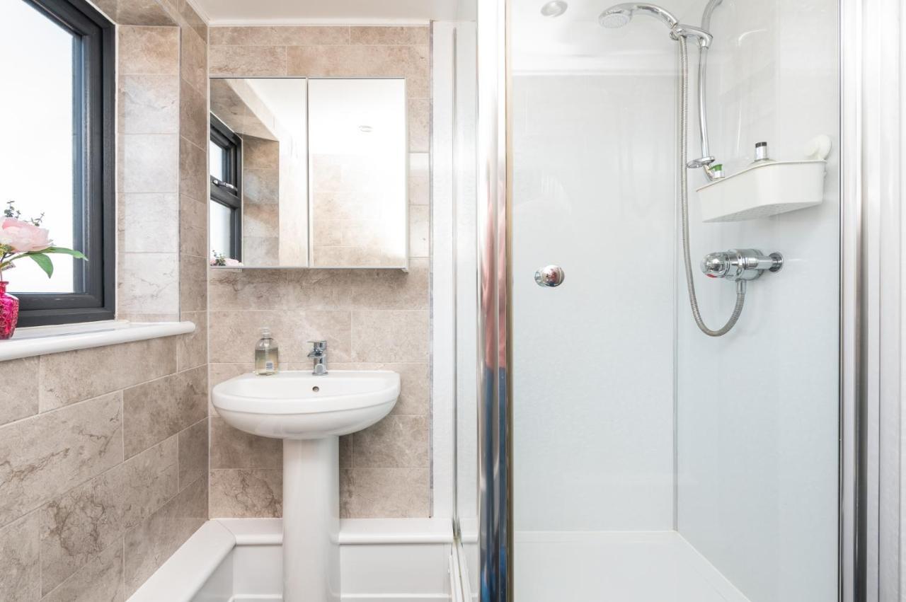 Modern Duplex Apt With 75 Inch Tv I Pass The Keys York Extérieur photo